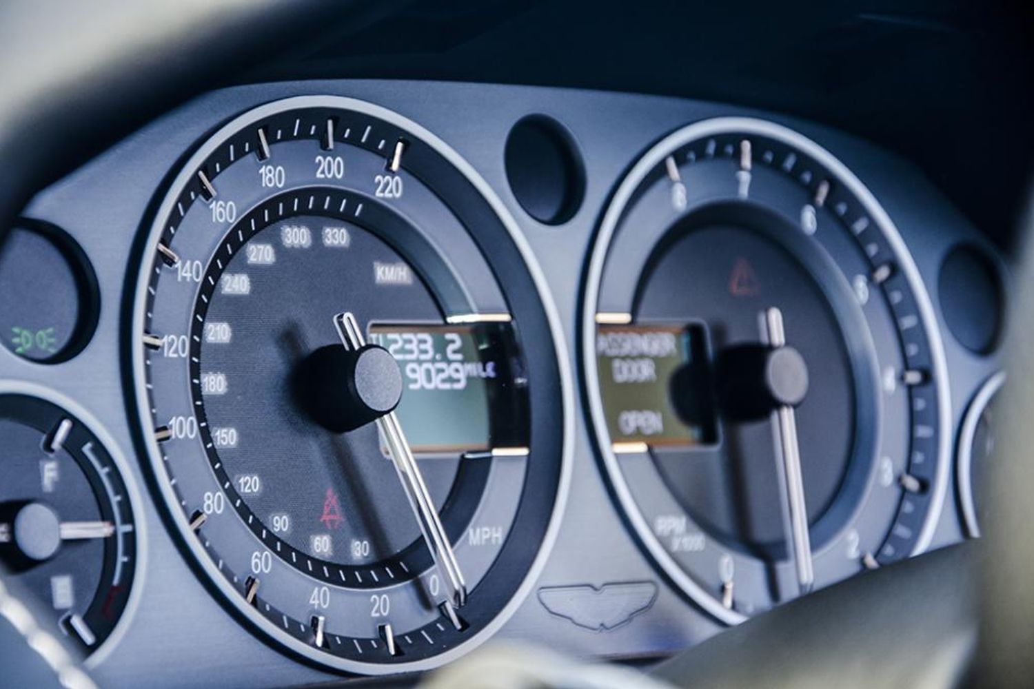 ASTON MARTIN V12 VANTAGE COUPE SPECIAL EDITIONS 2dr