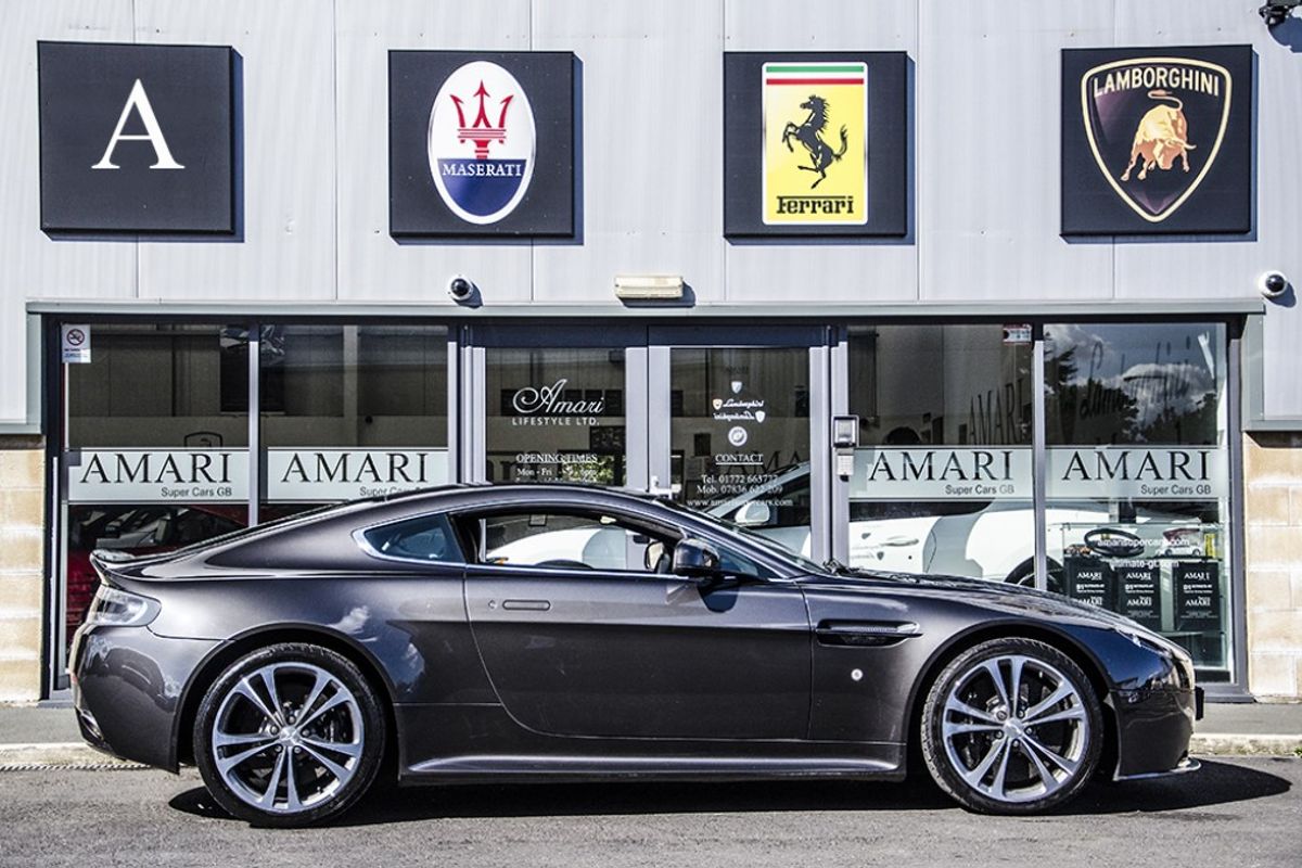 ASTON MARTIN V12 VANTAGE COUPE SPECIAL EDITIONS 2dr