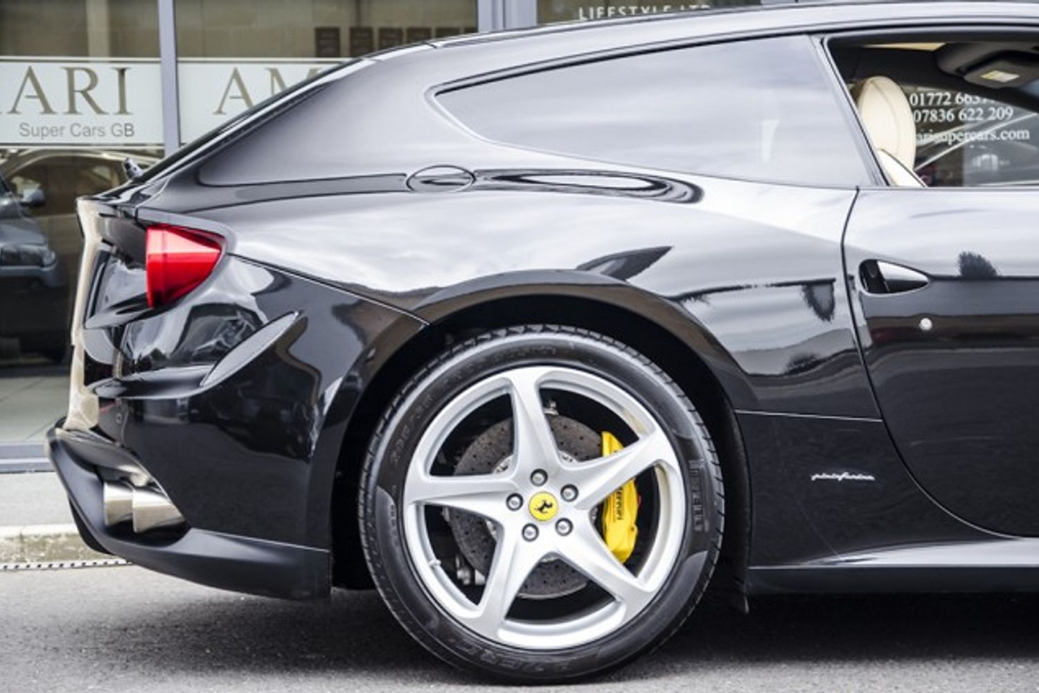 FERRARI FF COUPE 2dr Auto