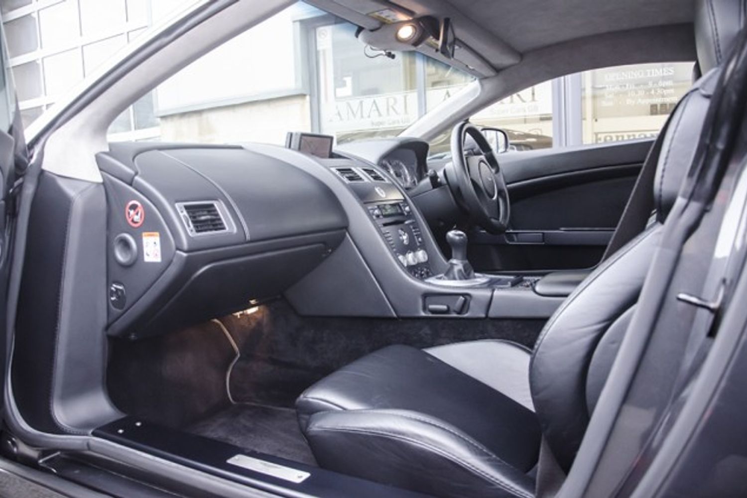 ASTON MARTIN V8 VANTAGE COUPE 2dr