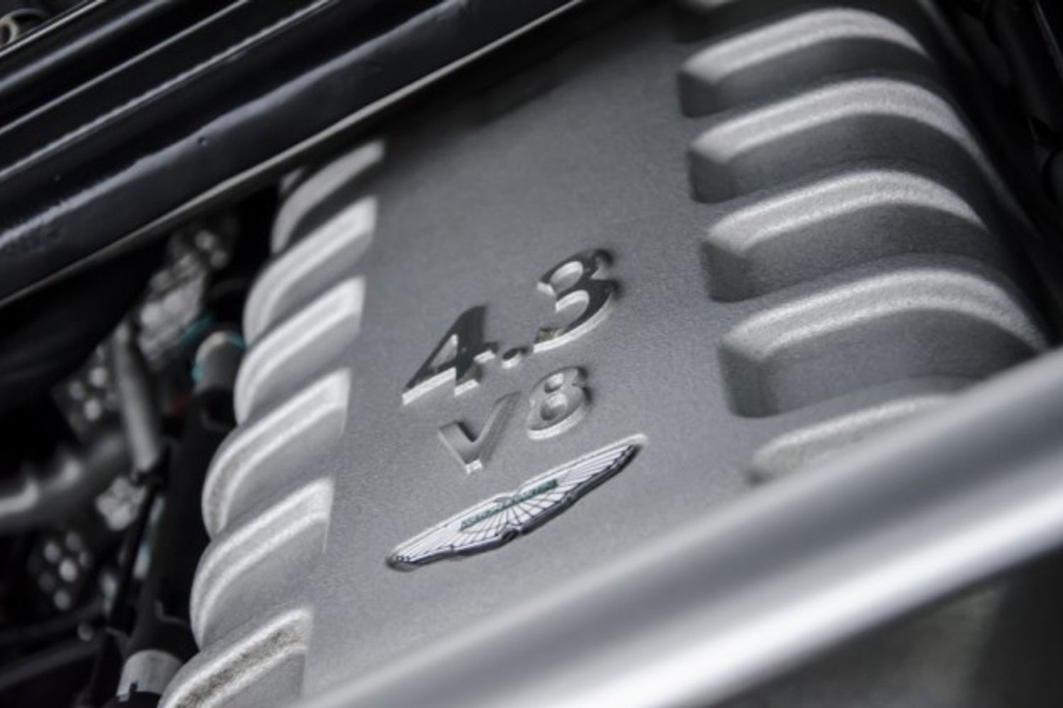 ASTON MARTIN V8 VANTAGE COUPE 2dr