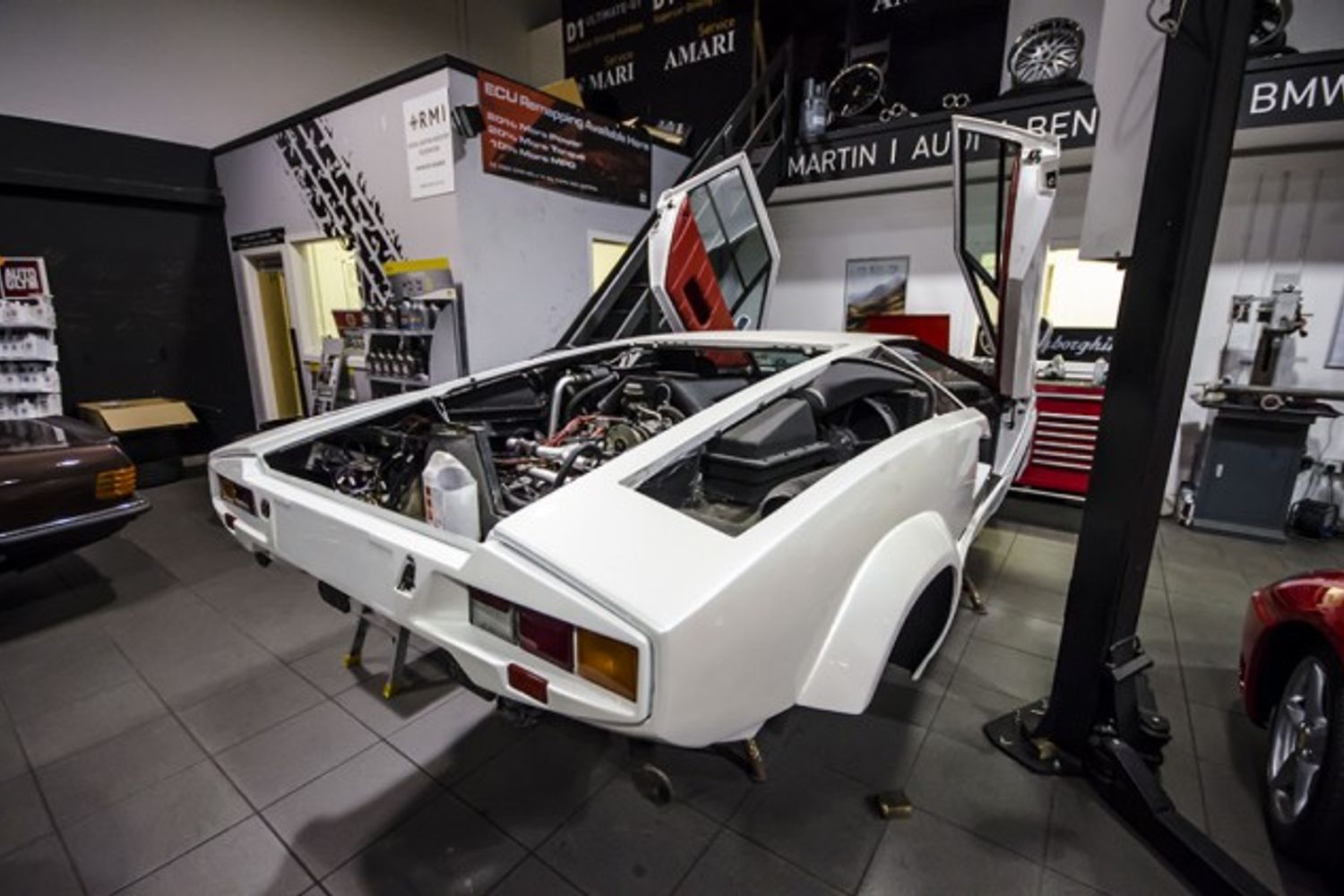 LAMBORGHINI Countach 25th Anniversary