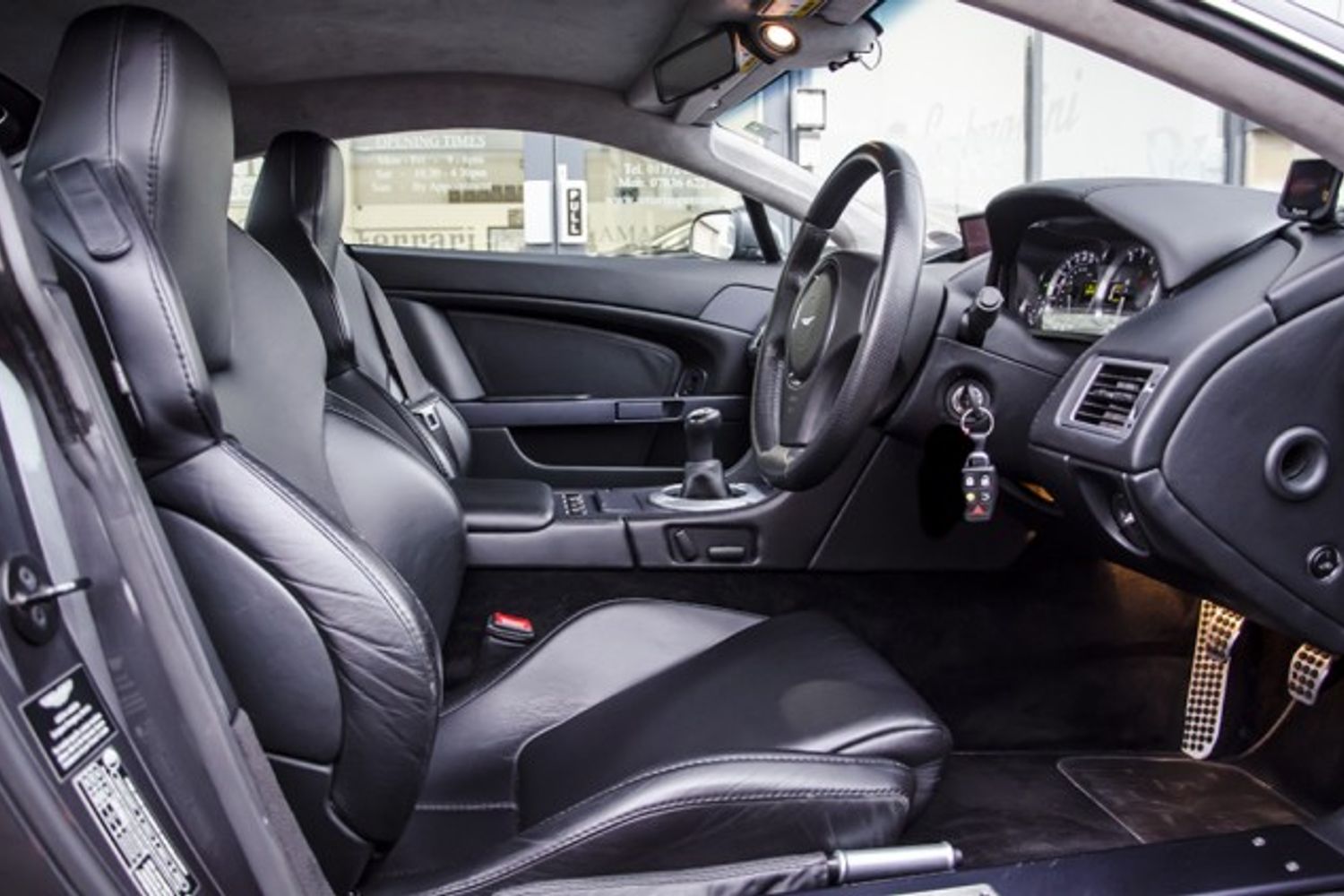 ASTON MARTIN V8 VANTAGE COUPE 2dr