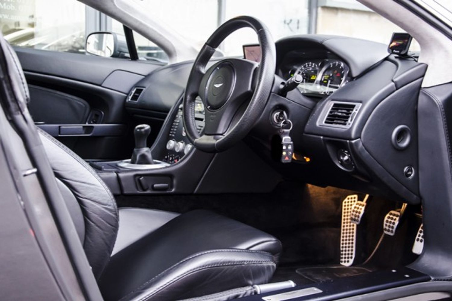ASTON MARTIN V8 VANTAGE COUPE 2dr