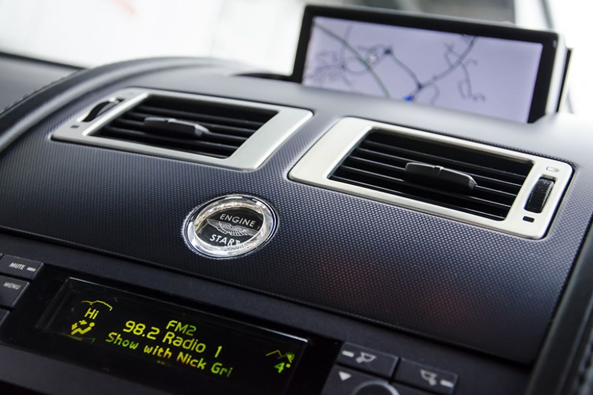 ASTON MARTIN V8 VANTAGE COUPE 2dr