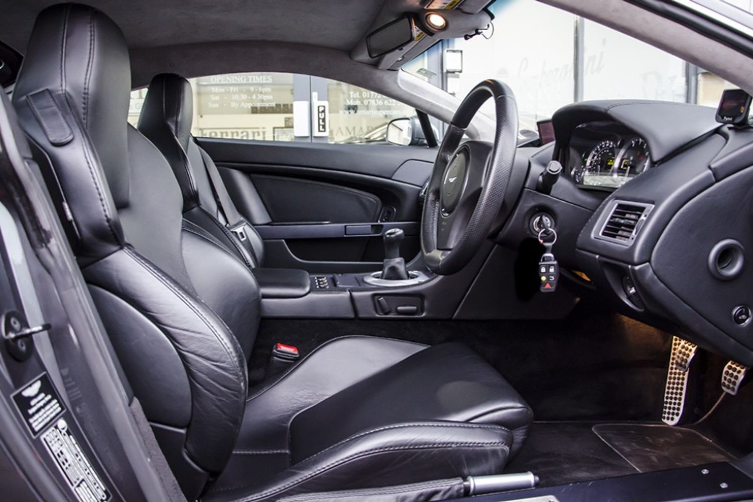 ASTON MARTIN V8 VANTAGE COUPE 2dr