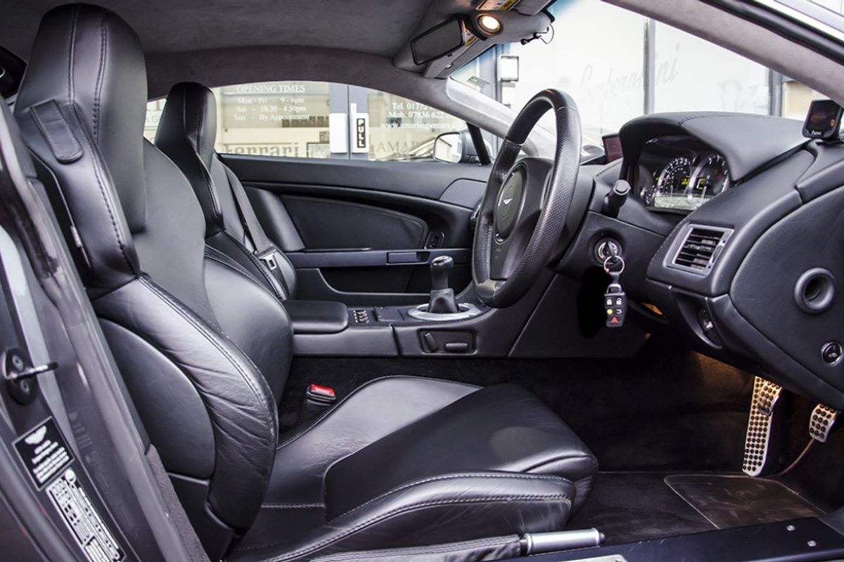 ASTON MARTIN V8 VANTAGE COUPE 2dr