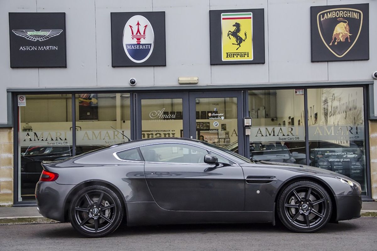 ASTON MARTIN V8 VANTAGE COUPE 2dr