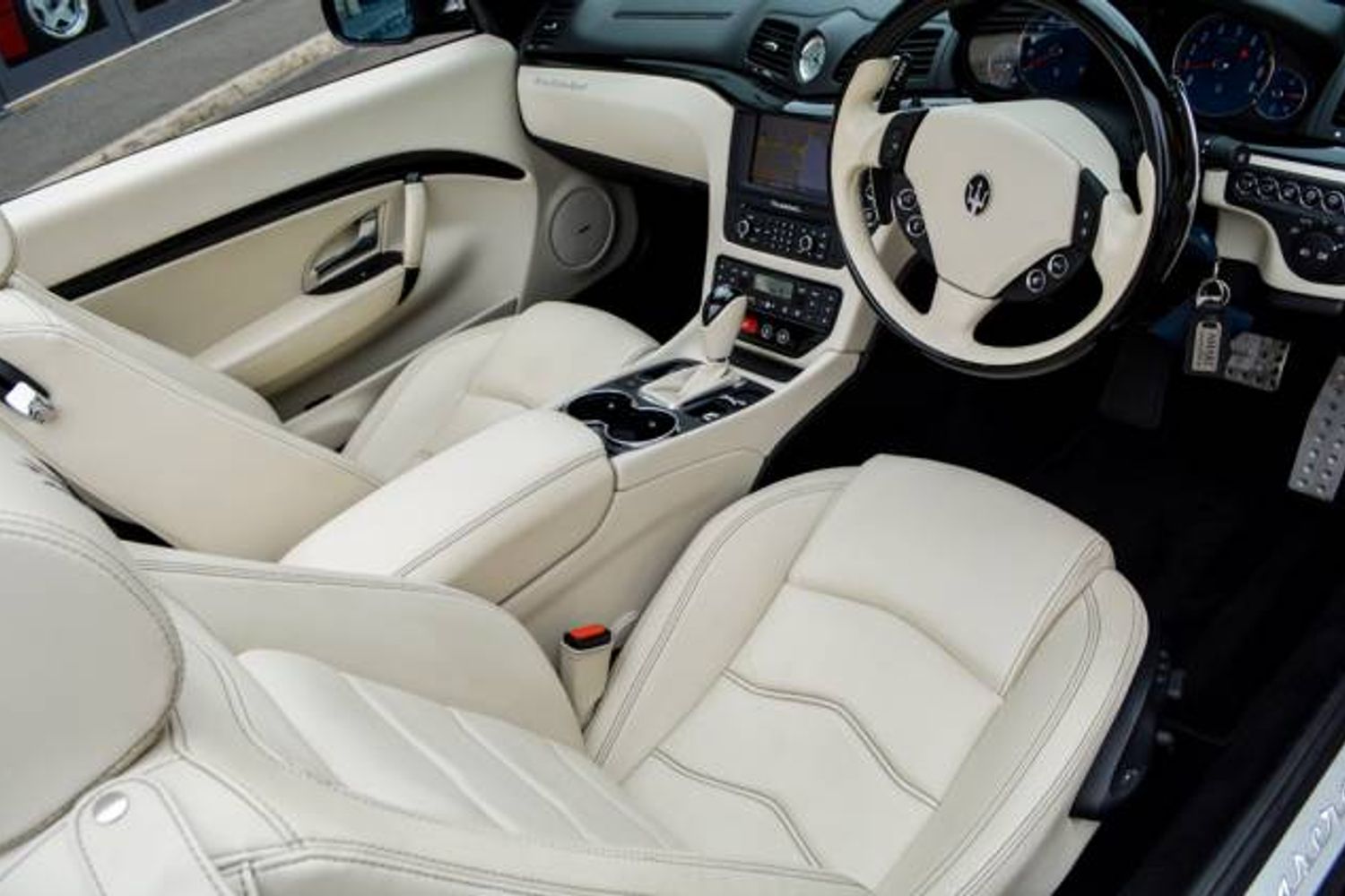 MASERATI GRANCABRIO CONVERTIBLE V8 Sport MC Shift