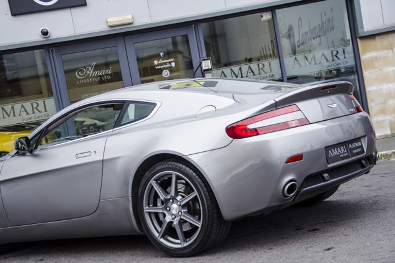 ASTON MARTIN V8 VANTAGE COUPE 2dr