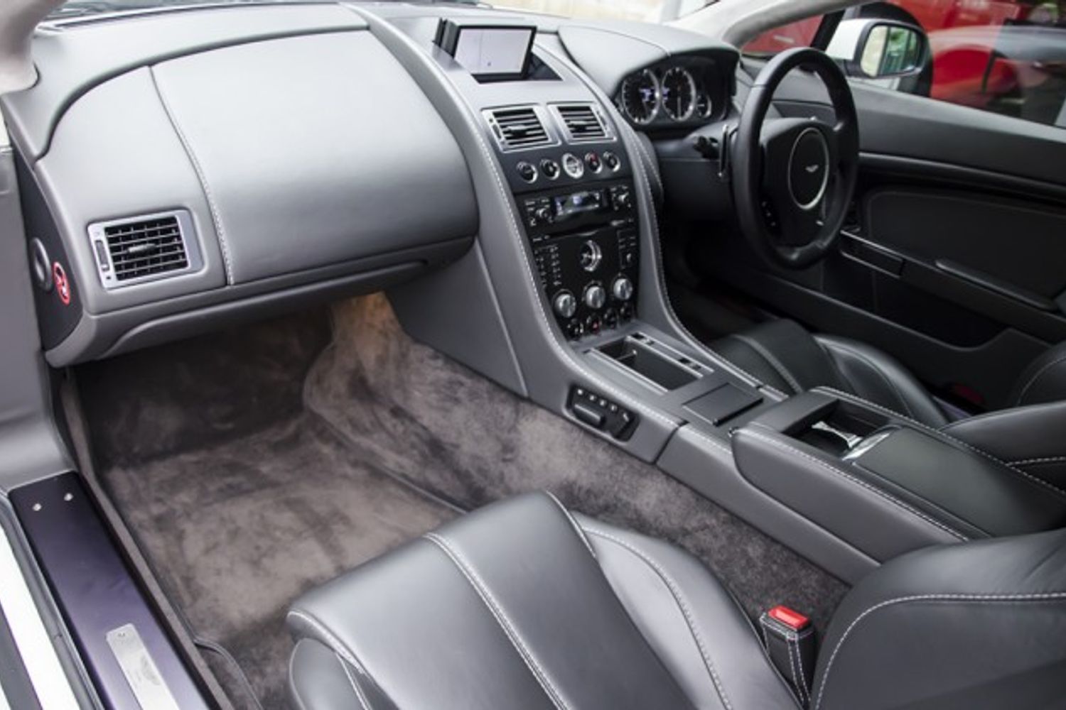 ASTON MARTIN V8 VANTAGE COUPE 2dr Sportshift