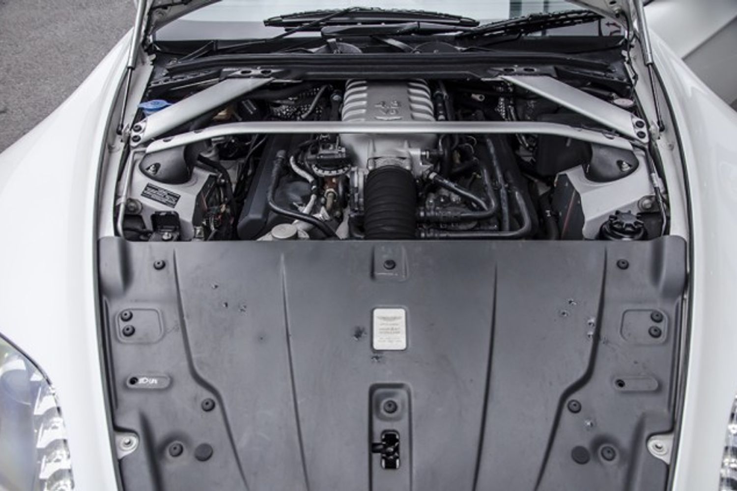 ASTON MARTIN V8 VANTAGE COUPE 2dr Sportshift