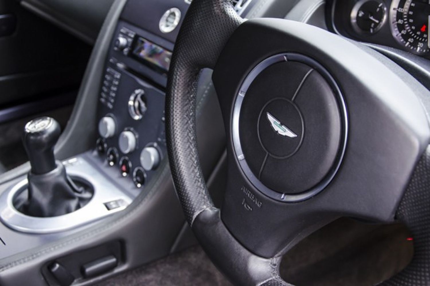 ASTON MARTIN V8 VANTAGE COUPE 2dr