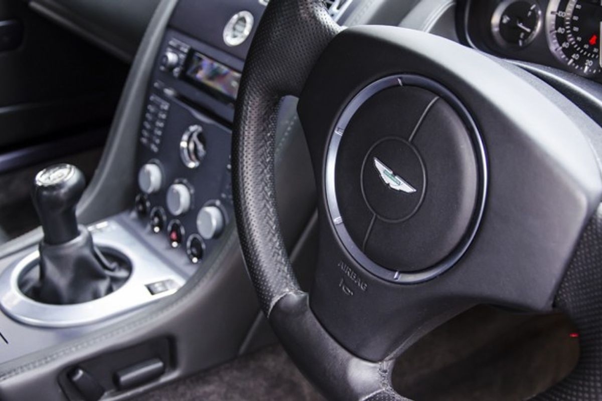 ASTON MARTIN V8 VANTAGE COUPE 2dr
