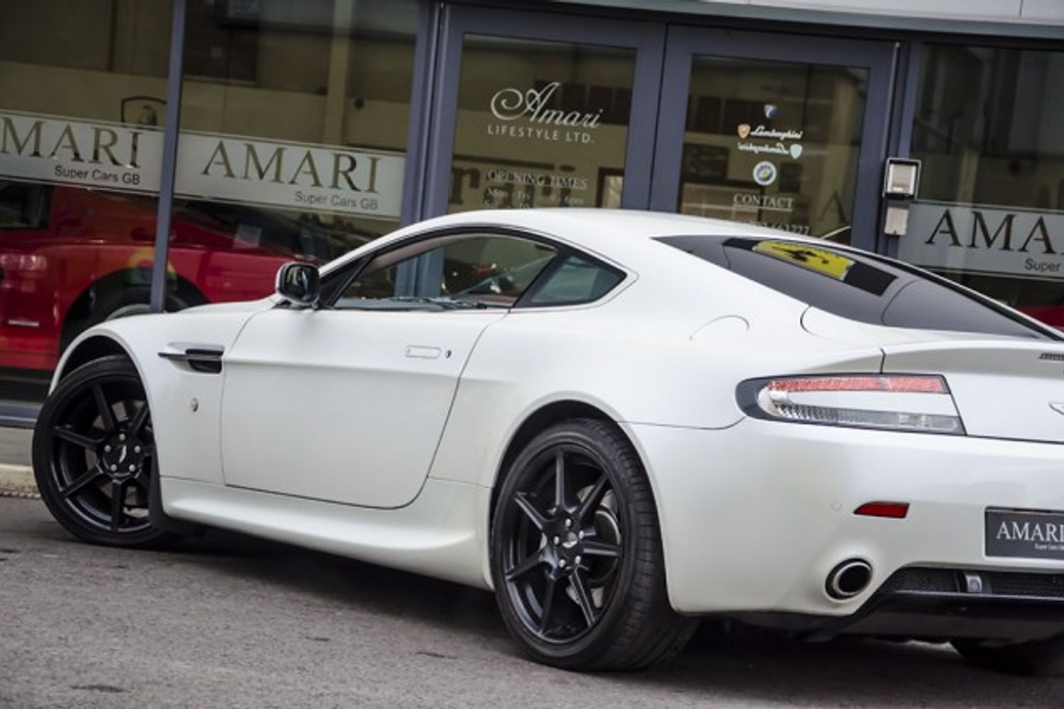 ASTON MARTIN V8 VANTAGE COUPE 2dr Sportshift