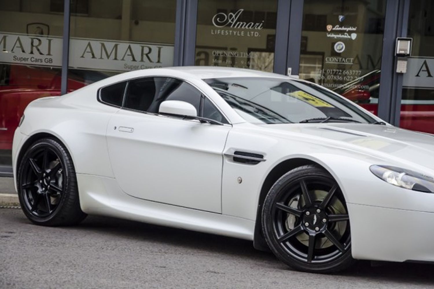 ASTON MARTIN V8 VANTAGE COUPE 2dr Sportshift