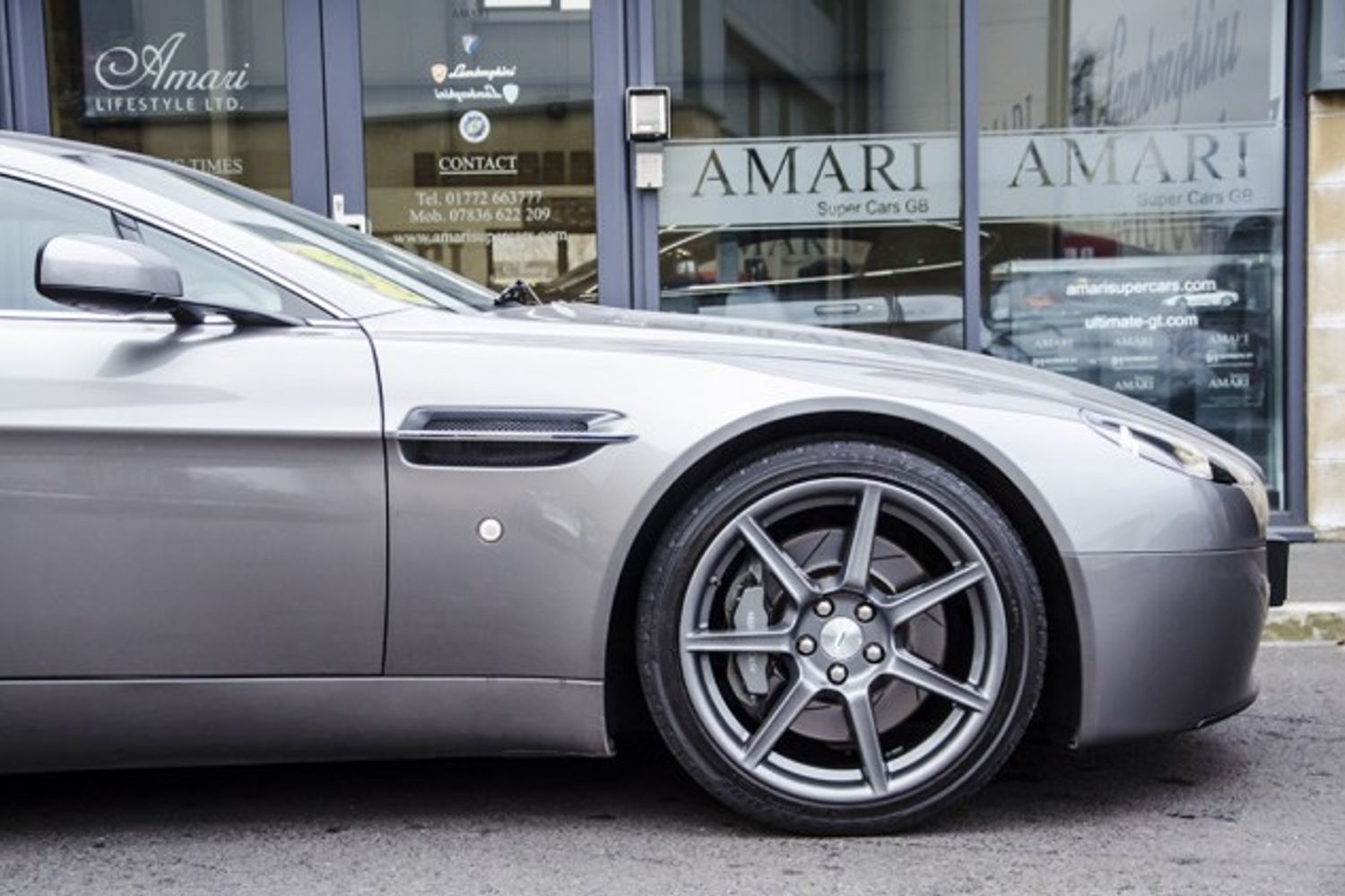 ASTON MARTIN V8 VANTAGE COUPE 2dr