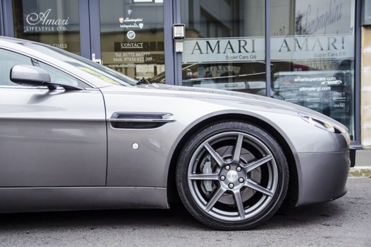 ASTON MARTIN V8 VANTAGE COUPE 2dr