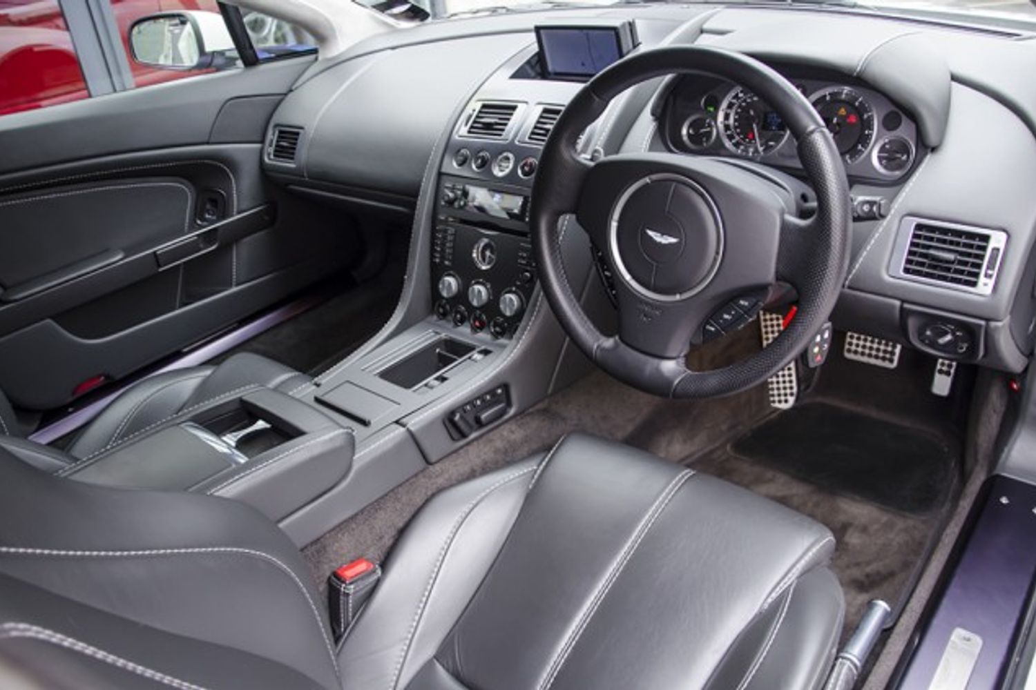 ASTON MARTIN V8 VANTAGE COUPE 2dr Sportshift