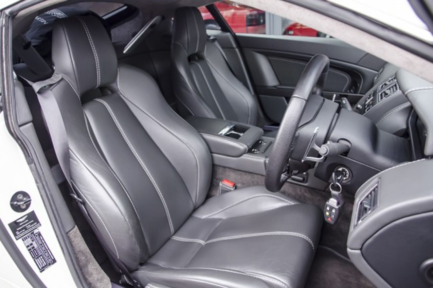 ASTON MARTIN V8 VANTAGE COUPE 2dr Sportshift