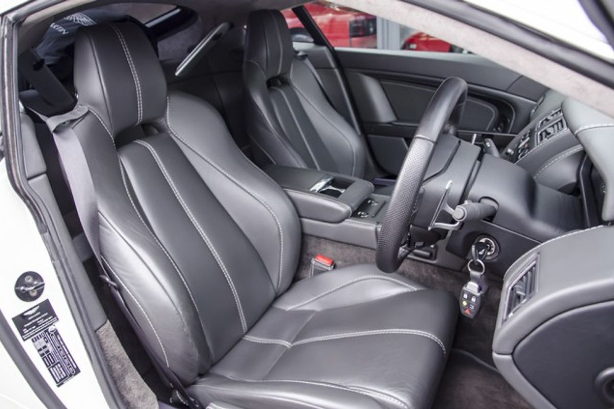 ASTON MARTIN V8 VANTAGE COUPE 2dr Sportshift