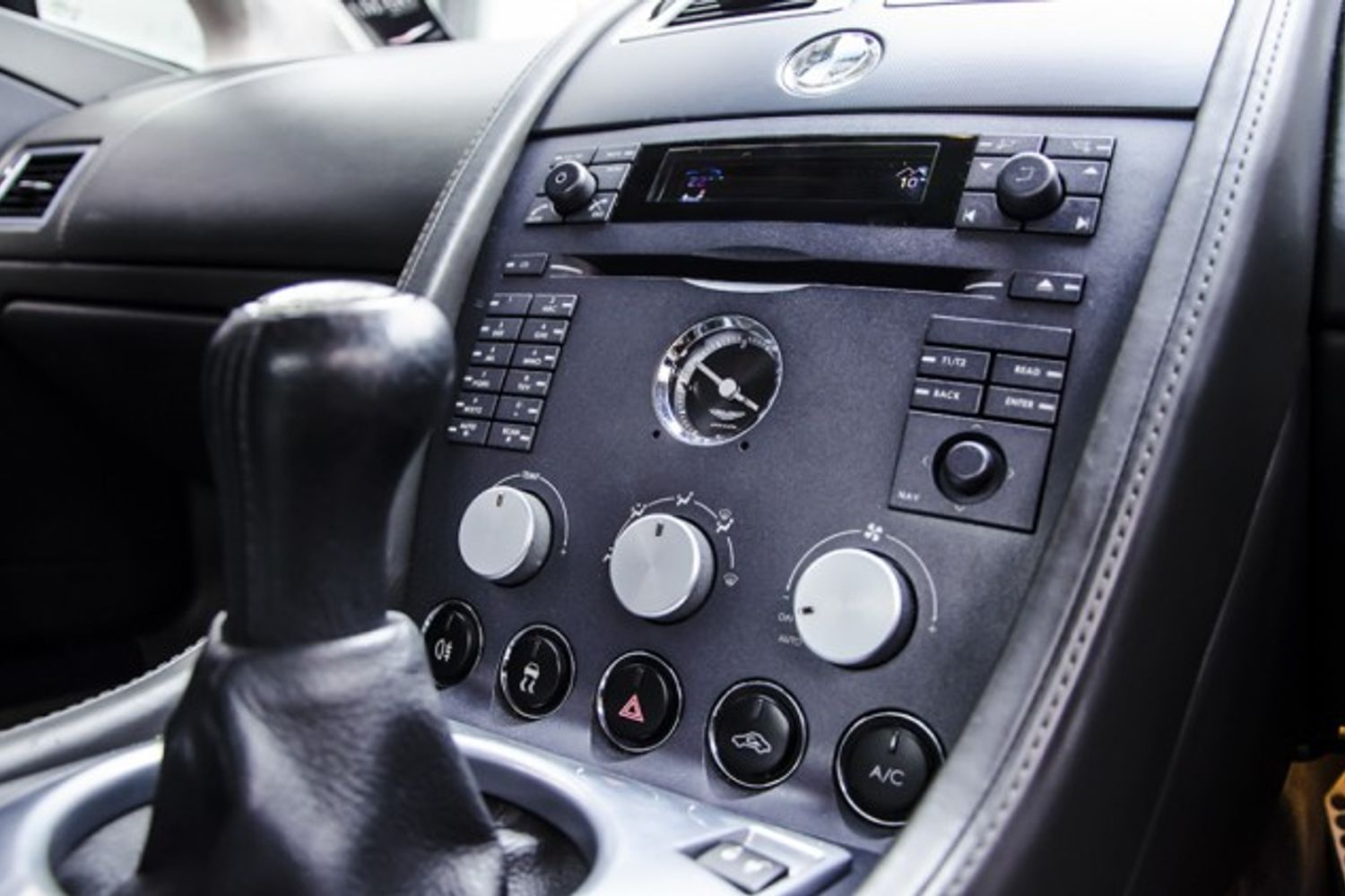 ASTON MARTIN V8 VANTAGE COUPE 2dr
