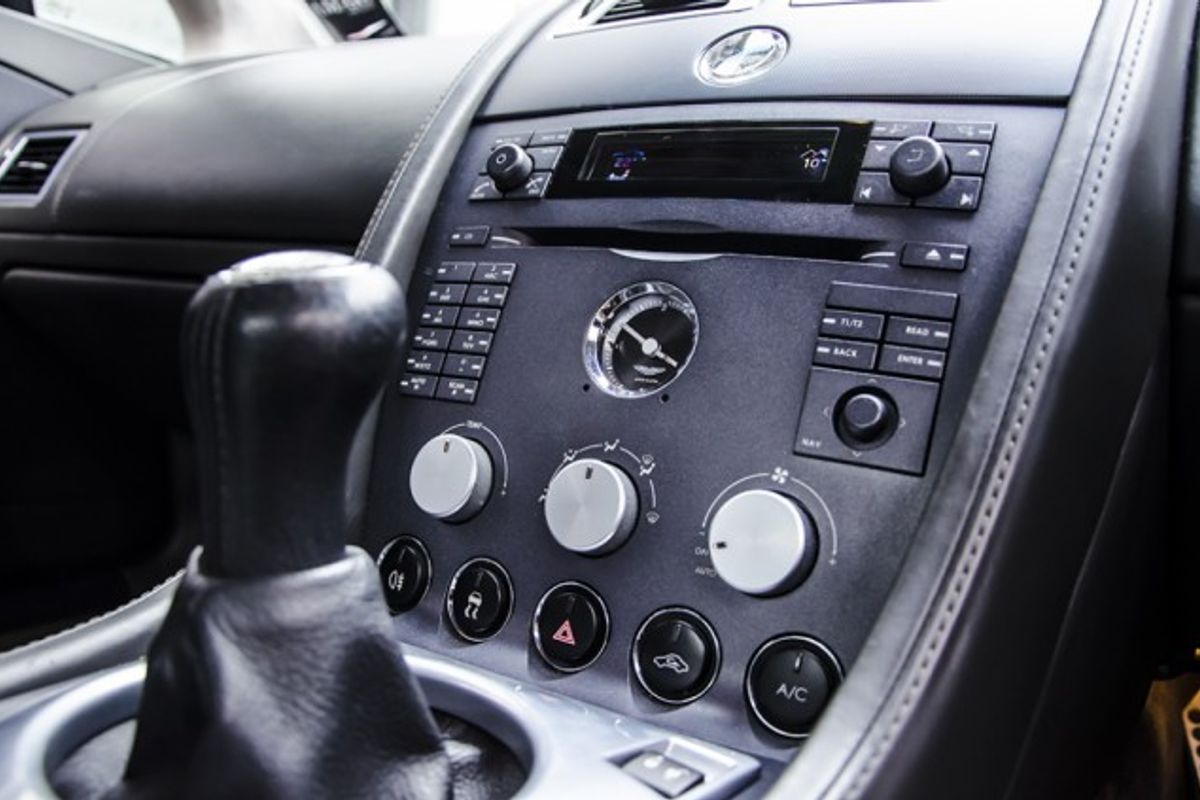 ASTON MARTIN V8 VANTAGE COUPE 2dr