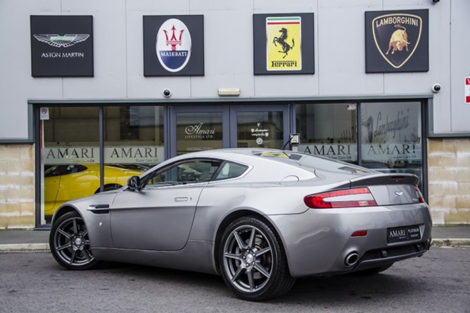 ASTON MARTIN V8 VANTAGE COUPE 2dr