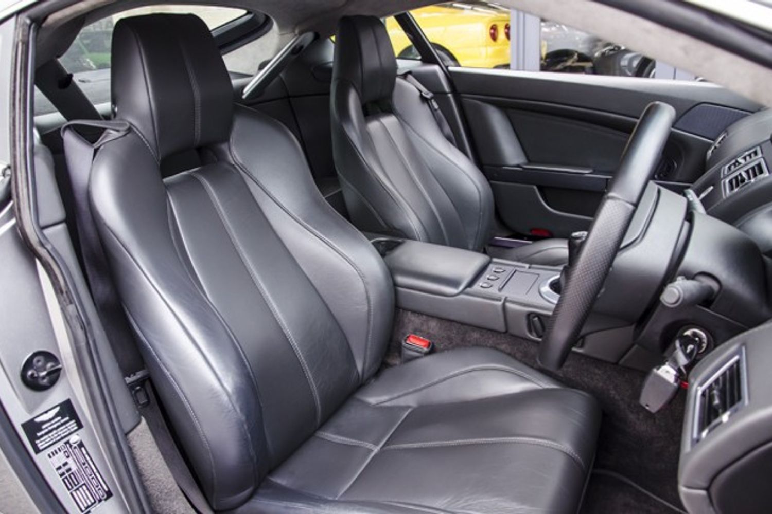 ASTON MARTIN V8 VANTAGE COUPE 2dr