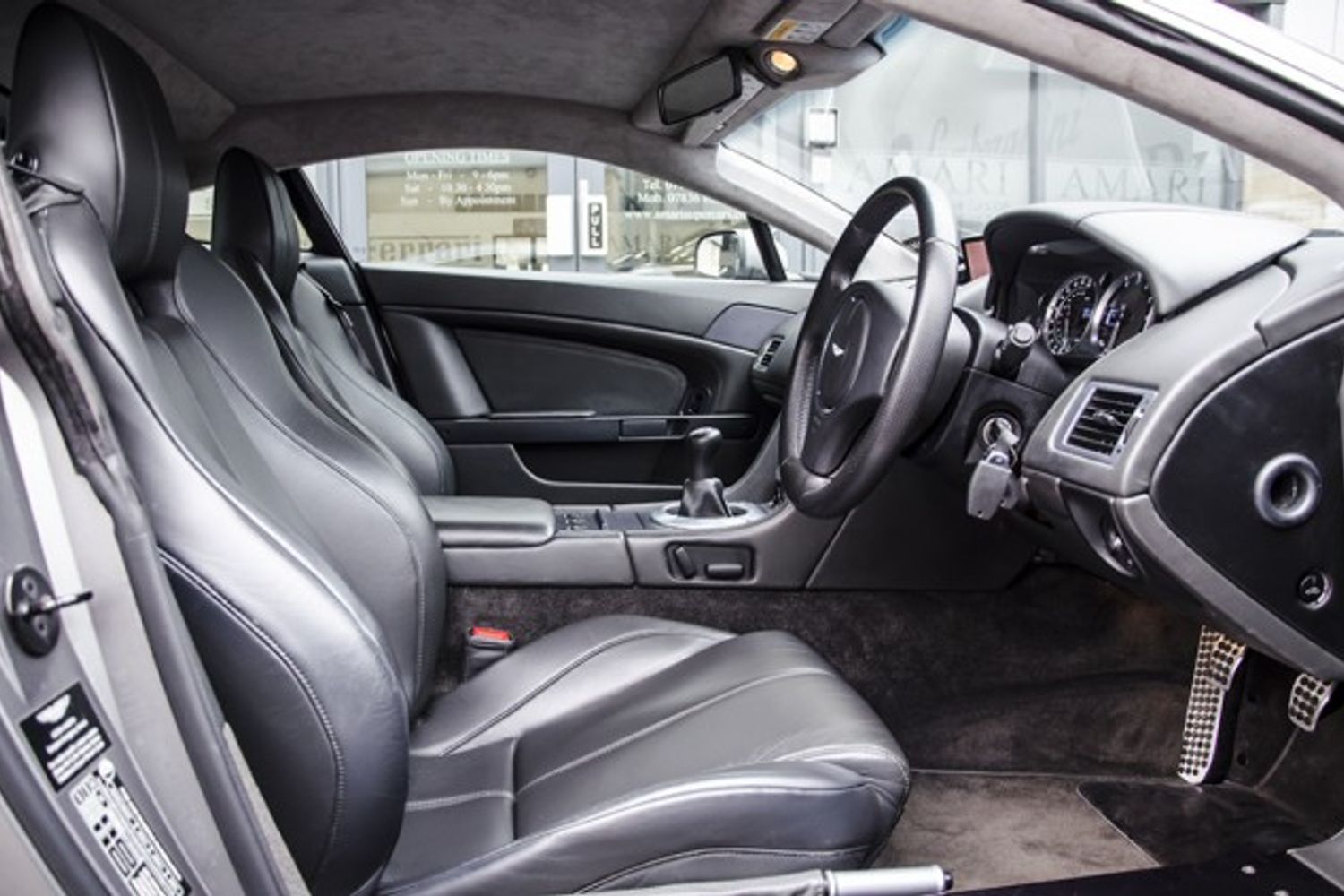 ASTON MARTIN V8 VANTAGE COUPE 2dr