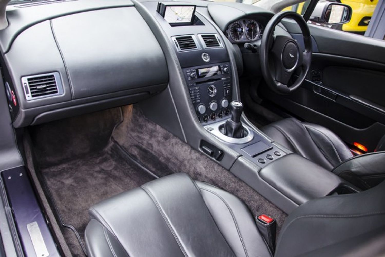ASTON MARTIN V8 VANTAGE COUPE 2dr