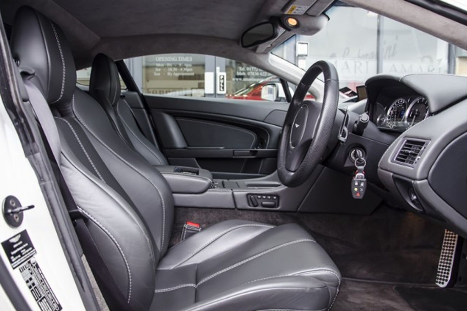 ASTON MARTIN V8 VANTAGE COUPE 2dr Sportshift