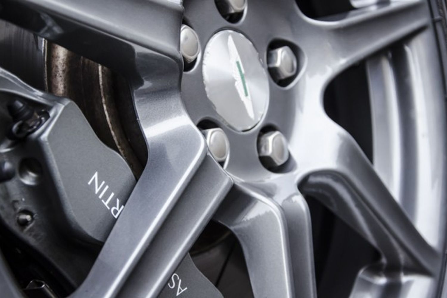 ASTON MARTIN V8 VANTAGE COUPE 2dr