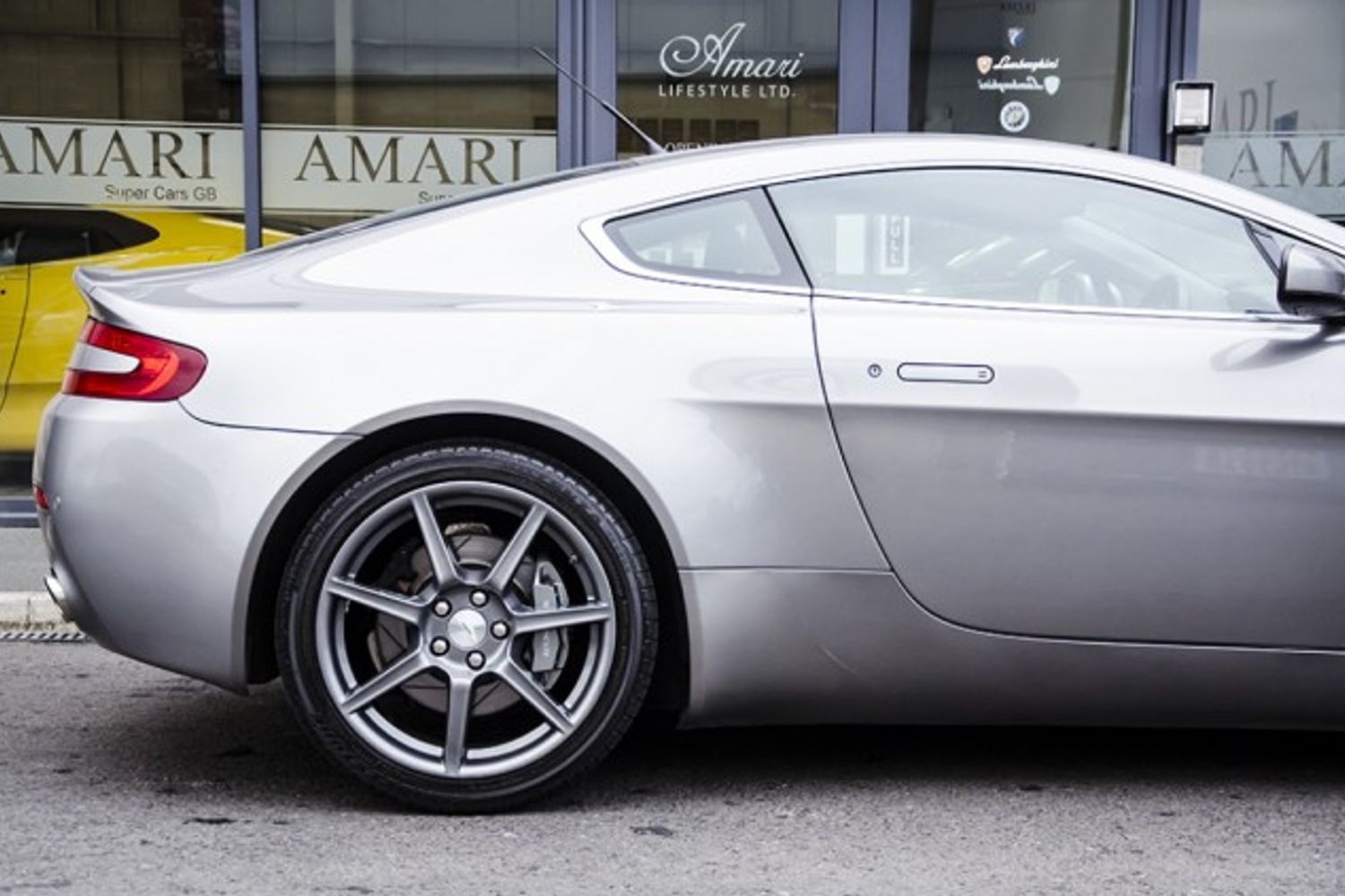 ASTON MARTIN V8 VANTAGE COUPE 2dr