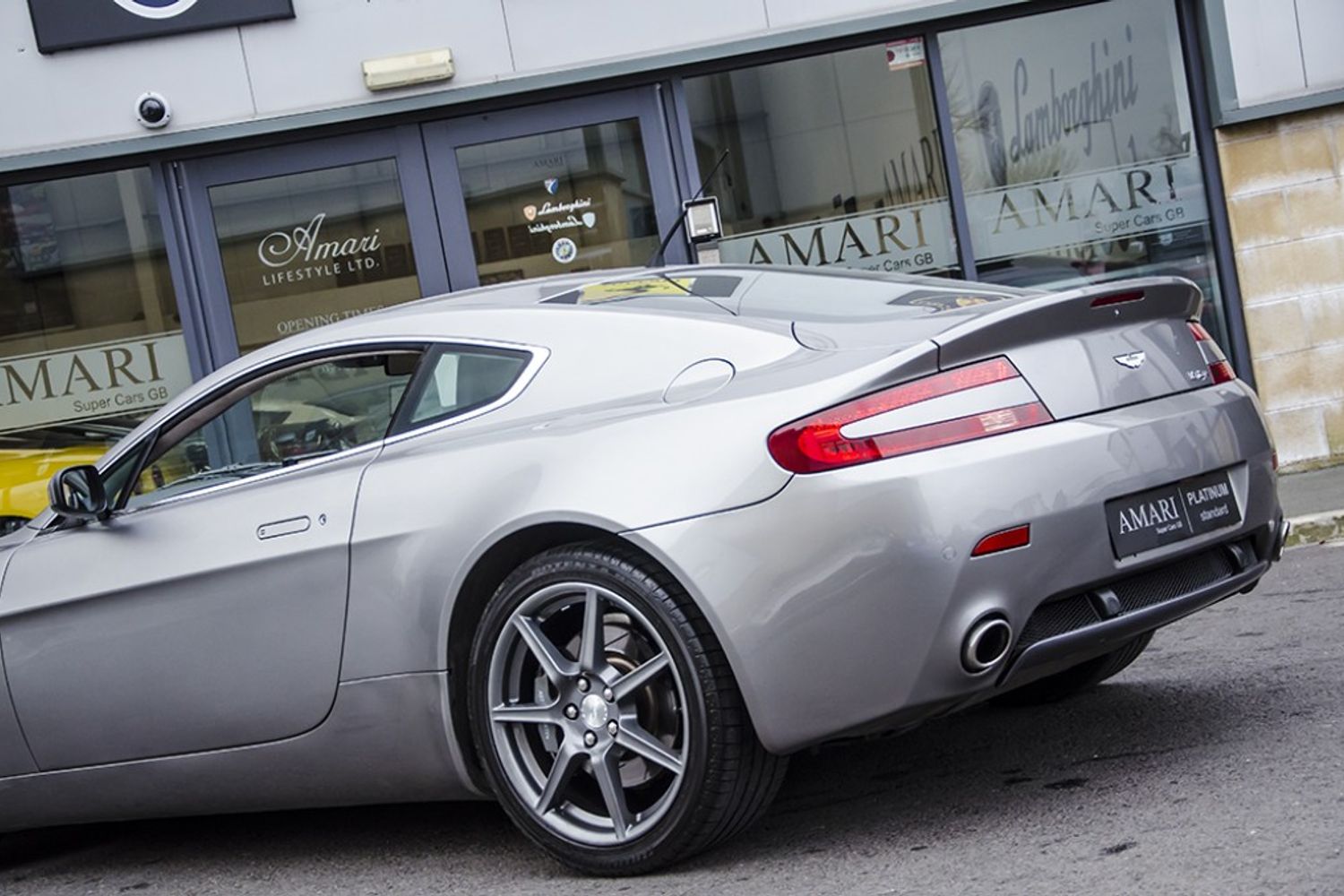 ASTON MARTIN V8 VANTAGE COUPE 2dr