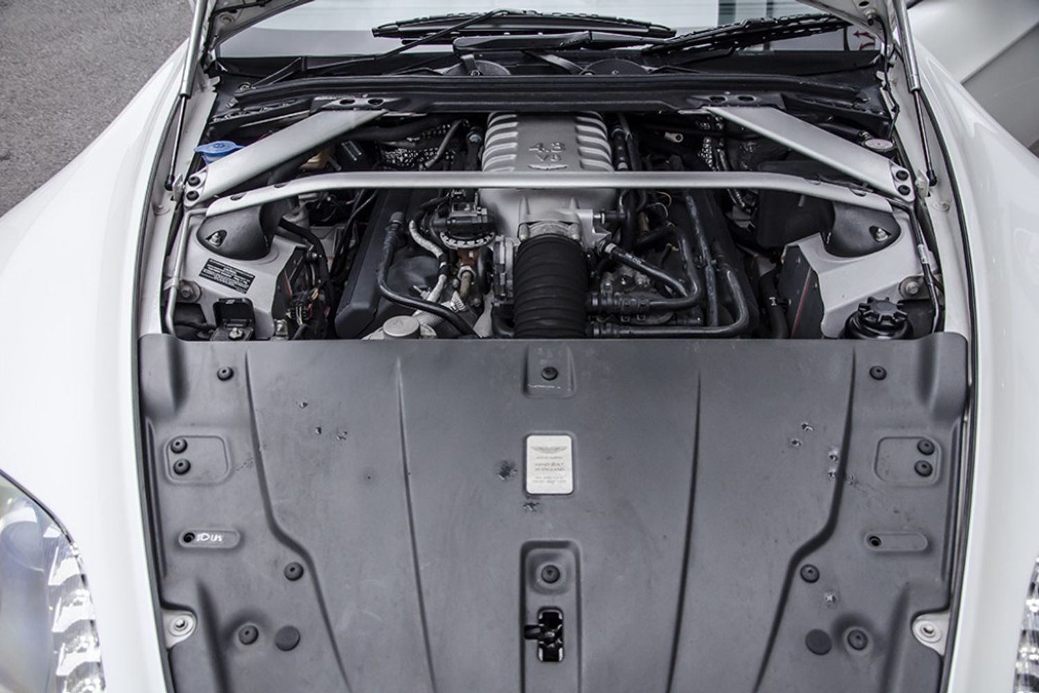ASTON MARTIN V8 VANTAGE COUPE 2dr Sportshift