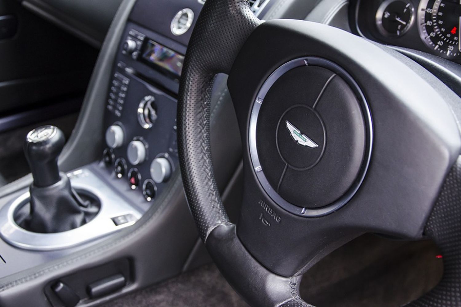 ASTON MARTIN V8 VANTAGE COUPE 2dr