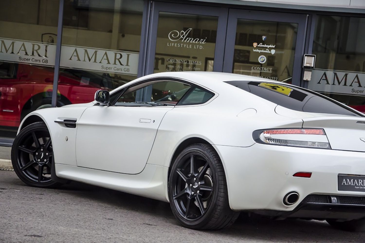 ASTON MARTIN V8 VANTAGE COUPE 2dr Sportshift