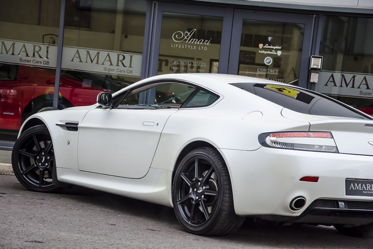 ASTON MARTIN V8 VANTAGE COUPE 2dr Sportshift