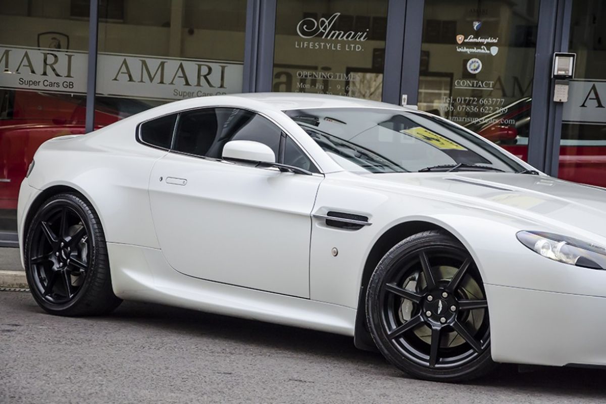 ASTON MARTIN V8 VANTAGE COUPE 2dr Sportshift