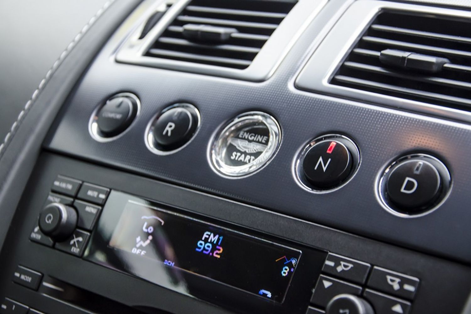ASTON MARTIN V8 VANTAGE COUPE 2dr Sportshift