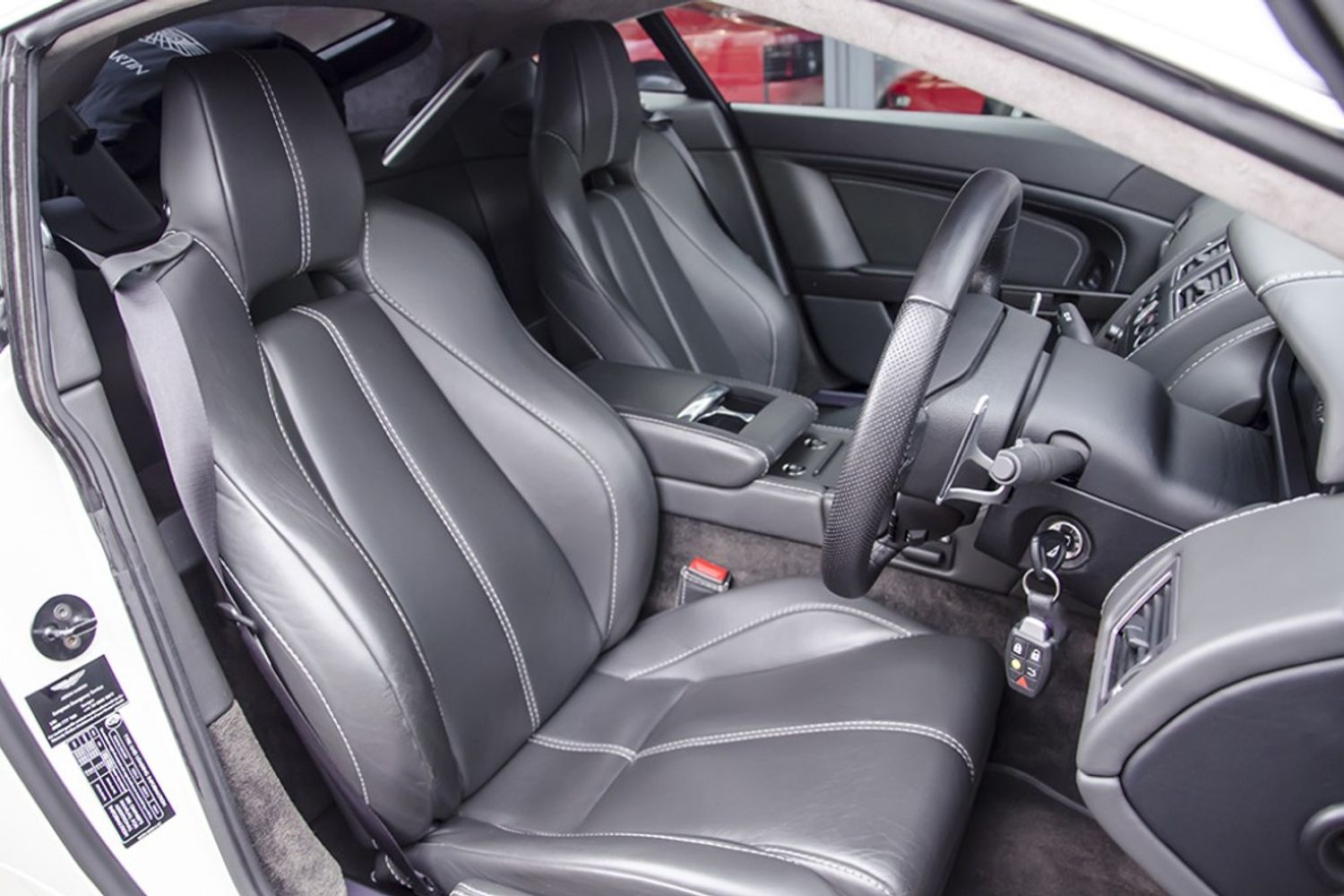 ASTON MARTIN V8 VANTAGE COUPE 2dr Sportshift