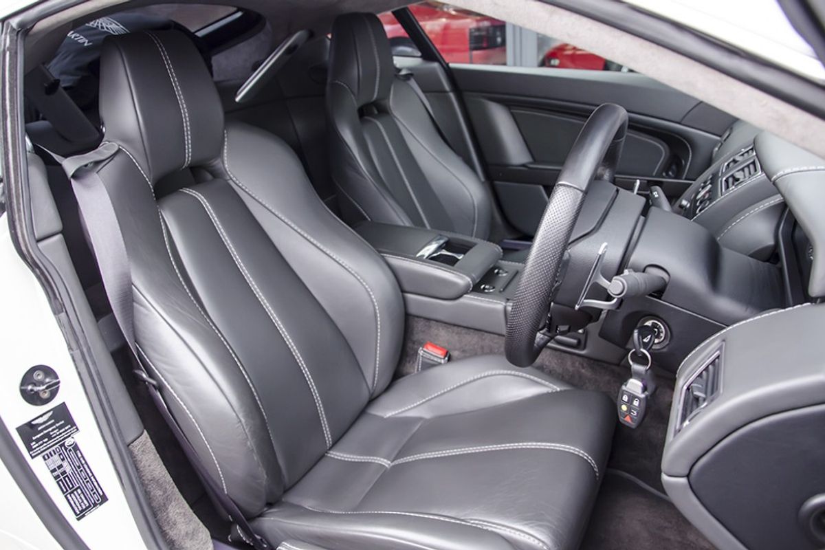 ASTON MARTIN V8 VANTAGE COUPE 2dr Sportshift