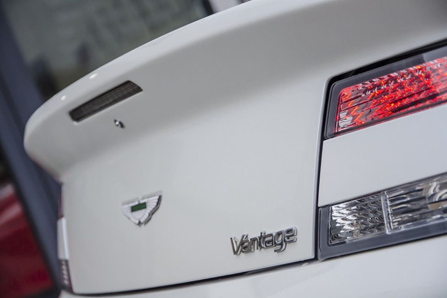 ASTON MARTIN V8 VANTAGE COUPE 2dr Sportshift