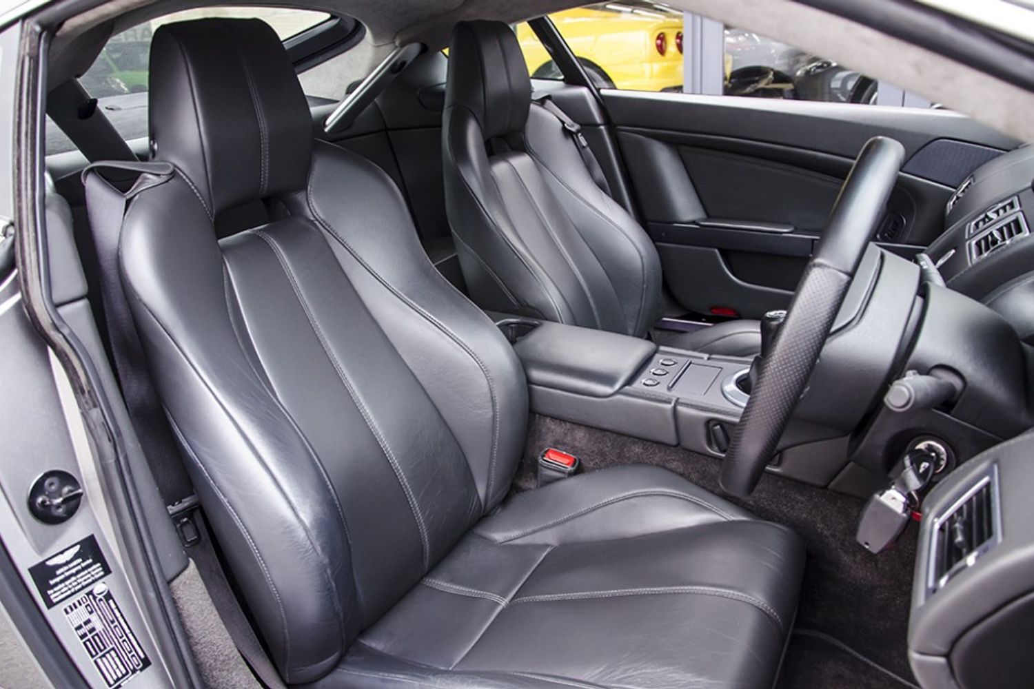 ASTON MARTIN V8 VANTAGE COUPE 2dr