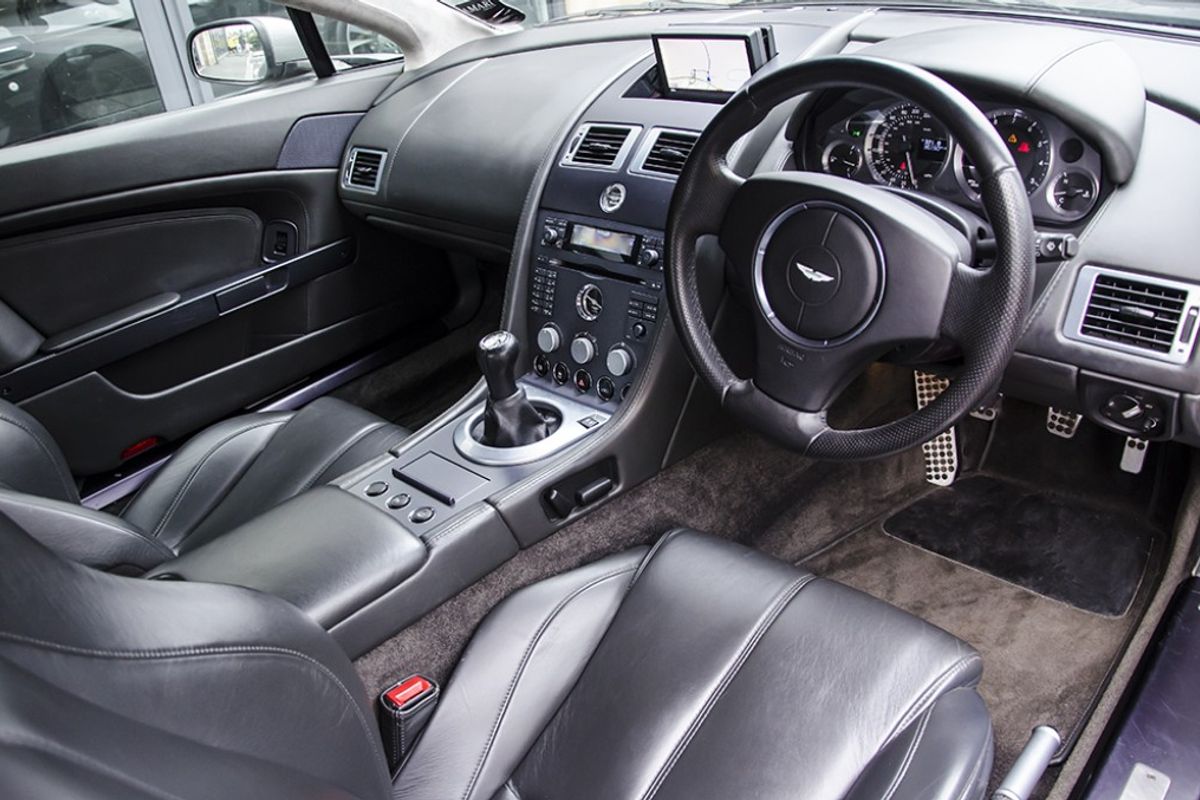 ASTON MARTIN V8 VANTAGE COUPE 2dr