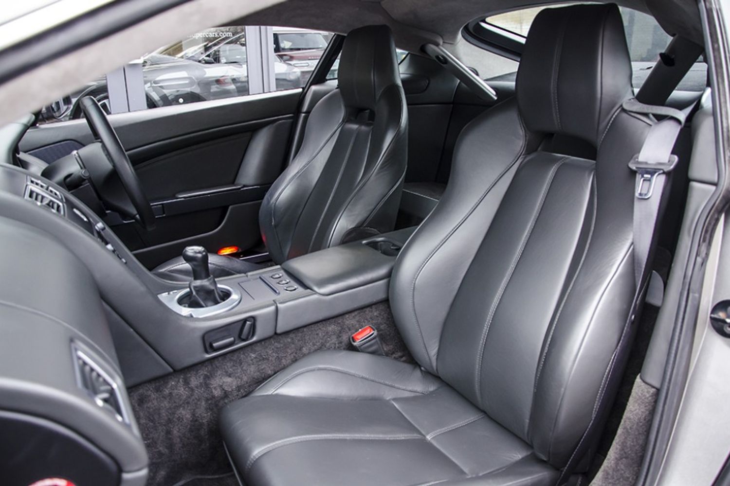 ASTON MARTIN V8 VANTAGE COUPE 2dr