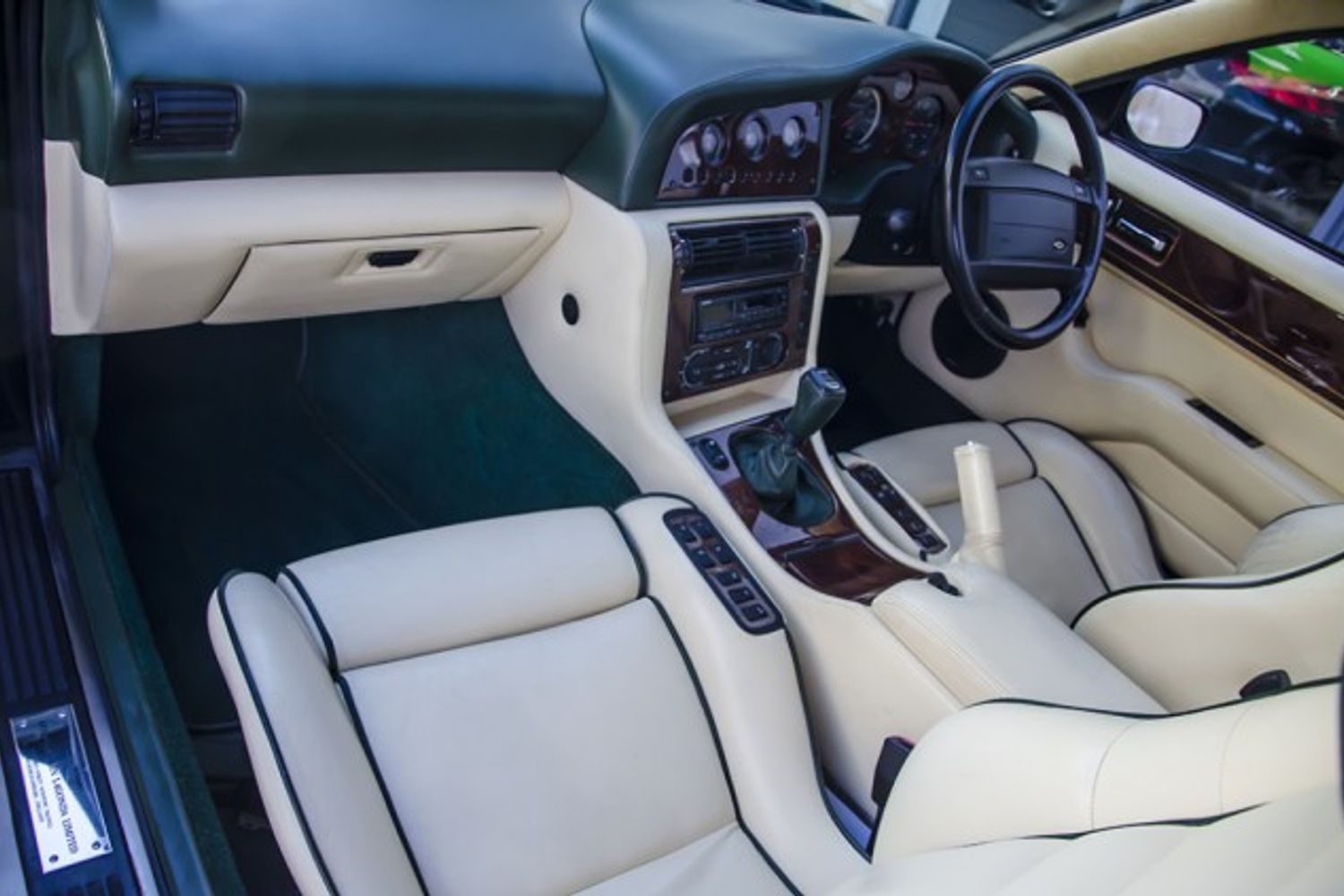 ASTON MARTIN Virage Vantage 550 Supercharged
