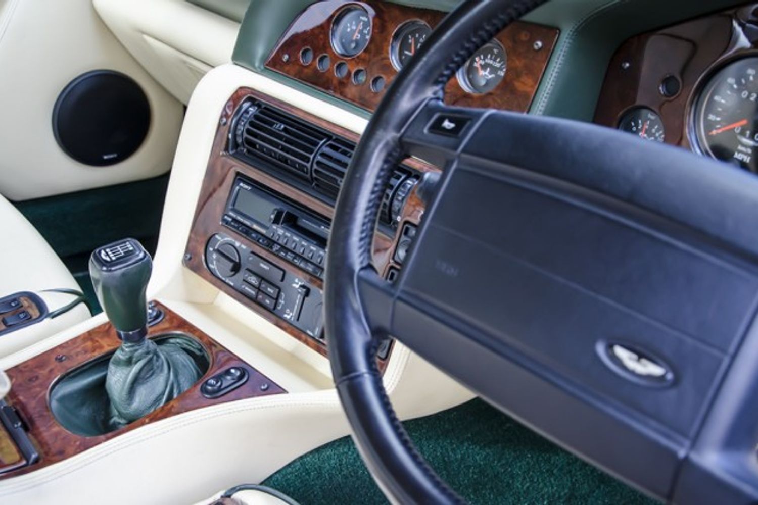 ASTON MARTIN Virage Vantage 550 Supercharged