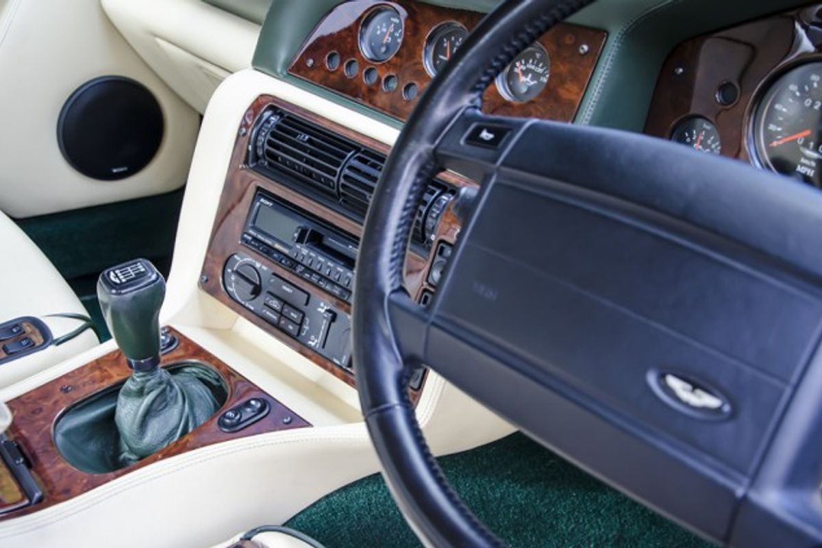 ASTON MARTIN Virage Vantage 550 Supercharged